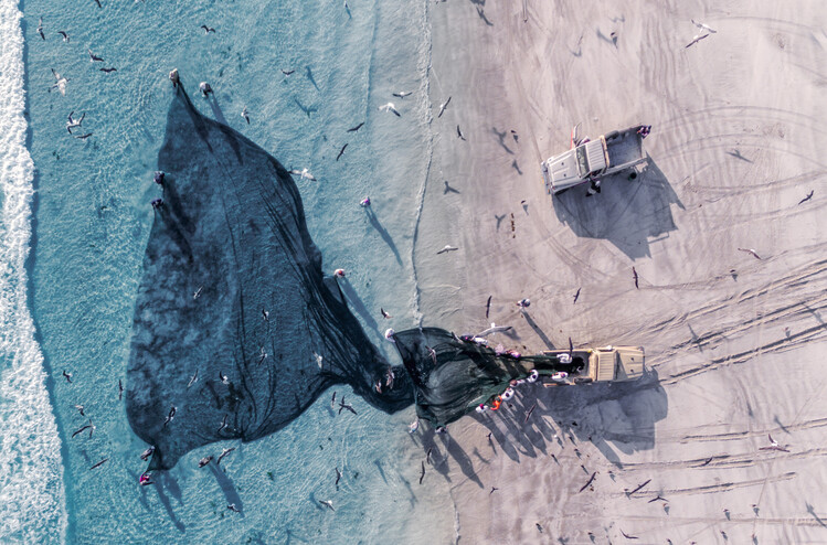 Canvastavla Fisherman from top